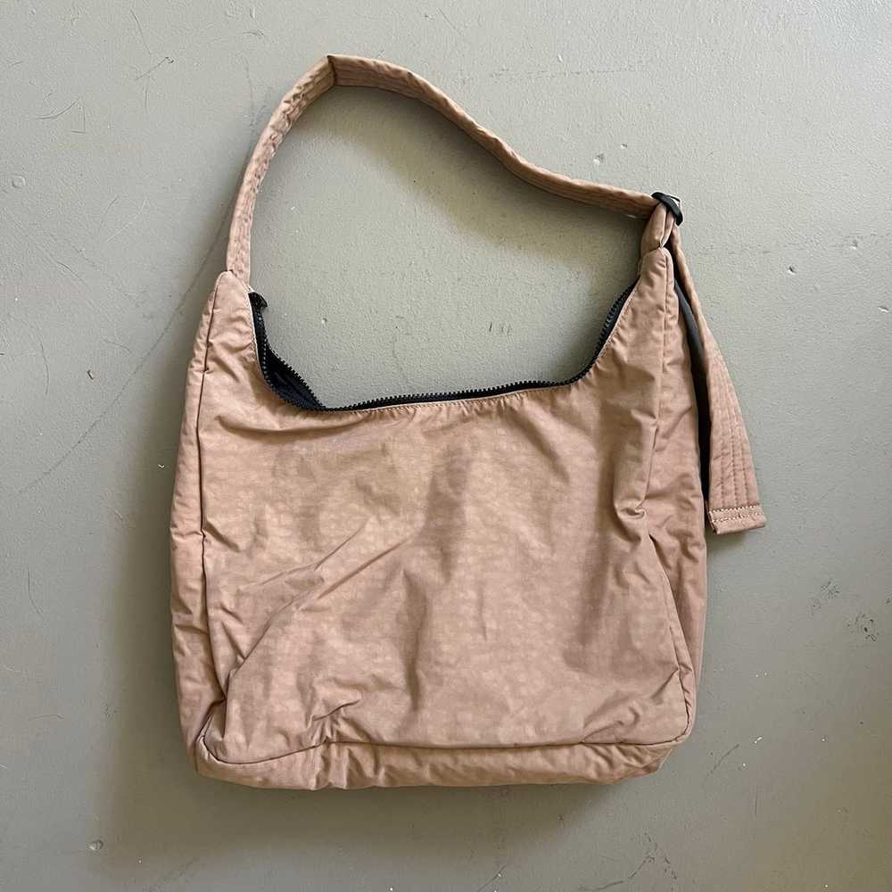 Baggu regular nylon shoulder bag in taupe - image 3