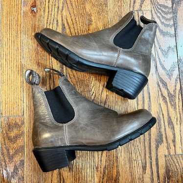 Blundstone heeled Chelsea boots