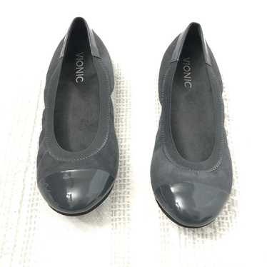 Vionic gray suede shoes size 6.5