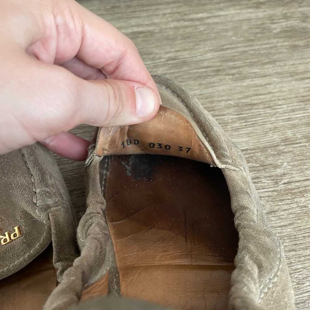 Prada Nappa Leather Logo Scrunch Driver Flats Tan… - image 9