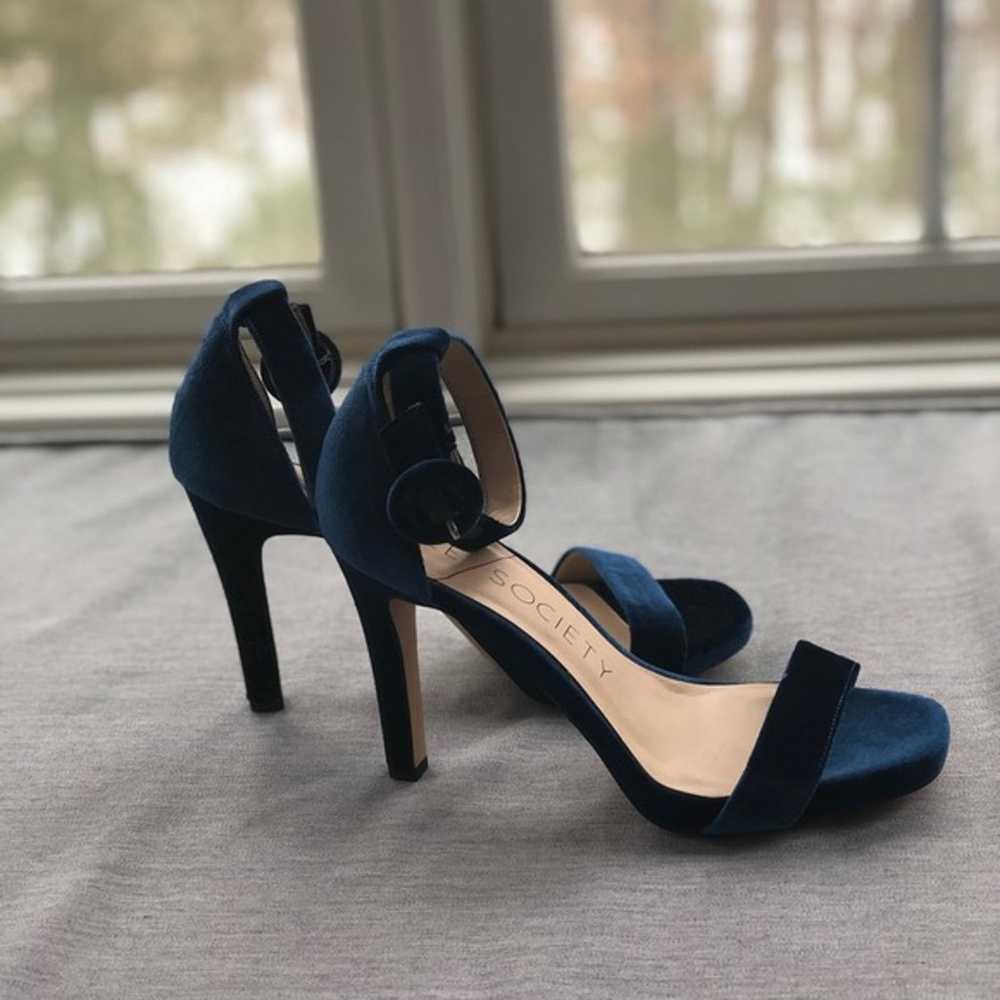 New Sole Society Emilia blue velvet heels sandals… - image 4