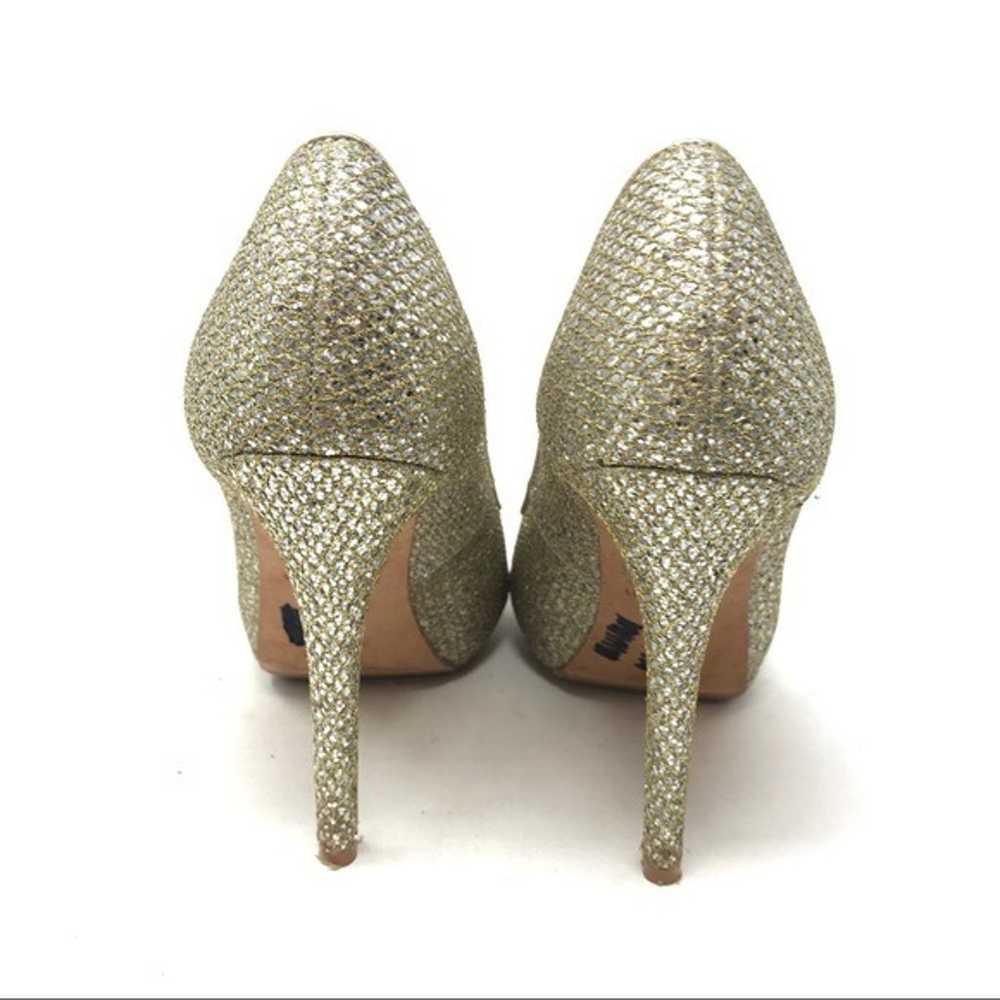 Badgley Mischka 6 Gold Humbie Pumps - image 7