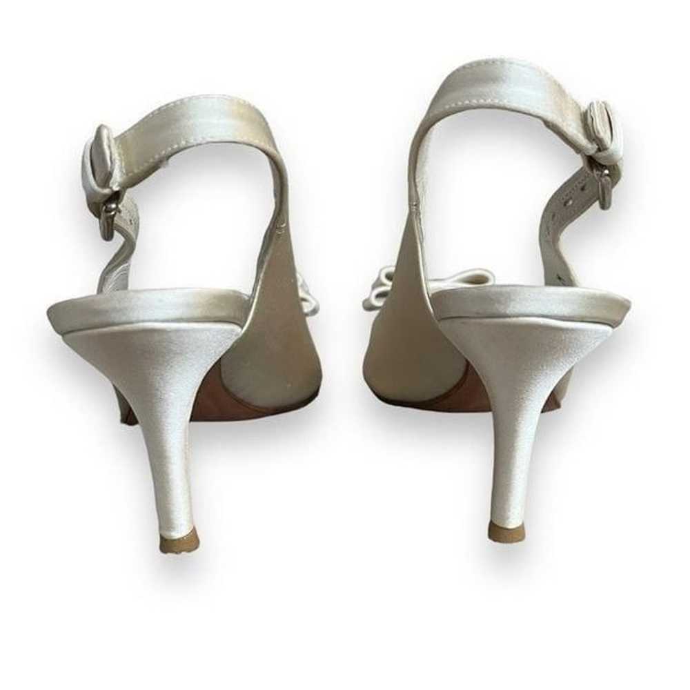 Stuart Weitzman Size 6.5 ivory satin bridal sling… - image 5