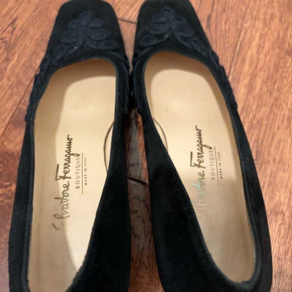 VIntage Salvatore Ferragamo Embroderied Black Sue… - image 9