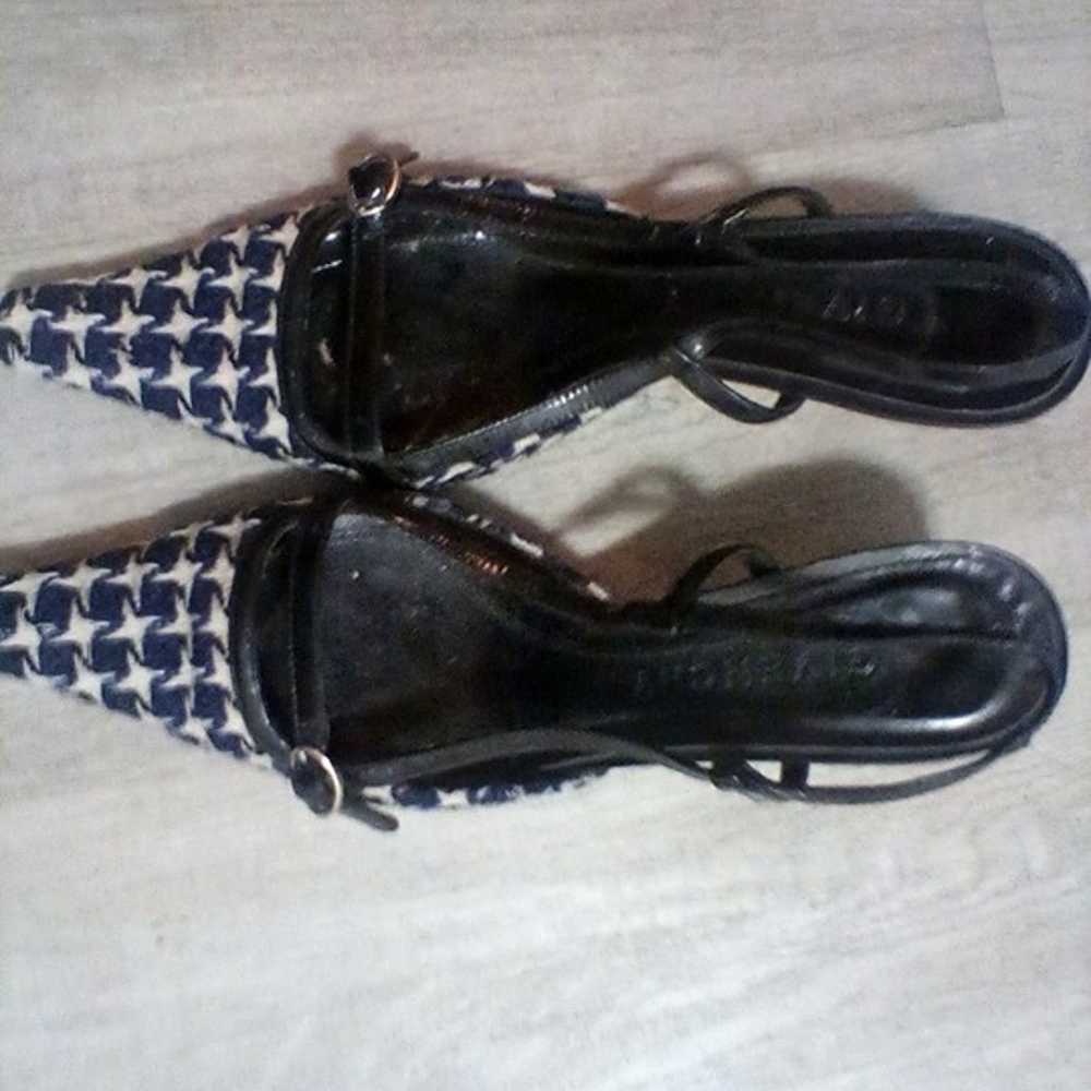 Givenchy Kitten Heels. 39.  (B3) - image 3