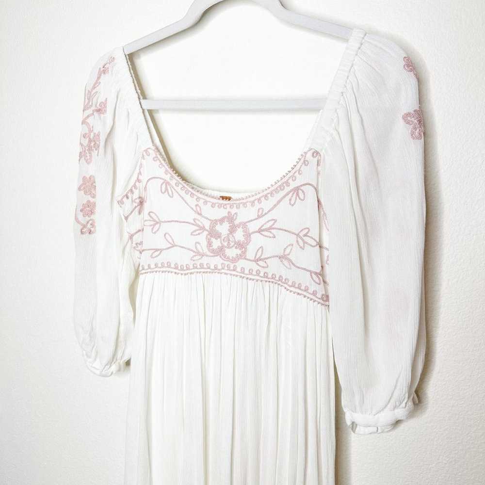 FREE PEOPLE NWOT White Pink Wedgewood Embroidered… - image 3