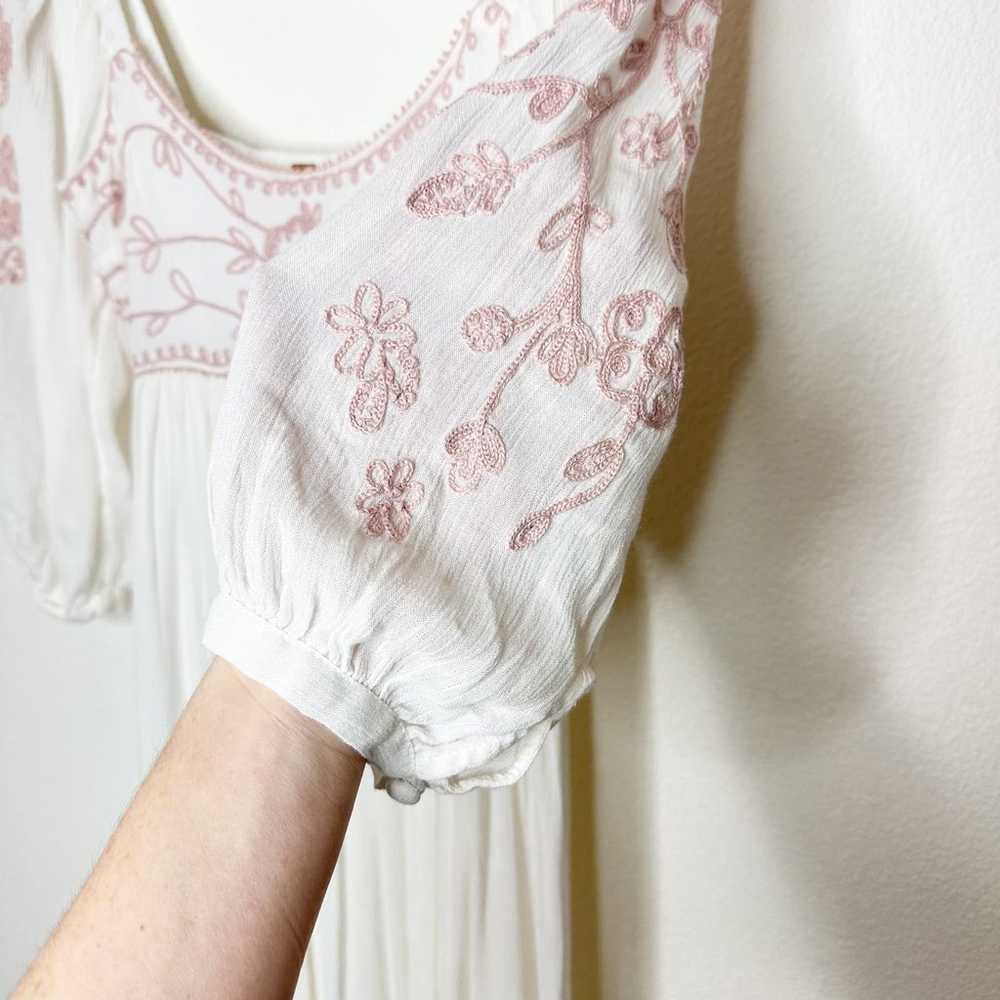FREE PEOPLE NWOT White Pink Wedgewood Embroidered… - image 4