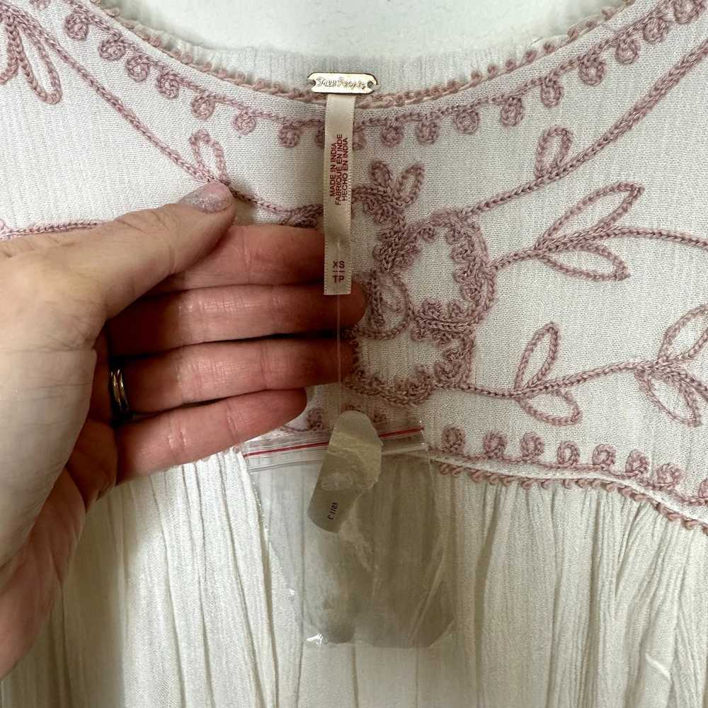 FREE PEOPLE NWOT White Pink Wedgewood Embroidered… - image 7