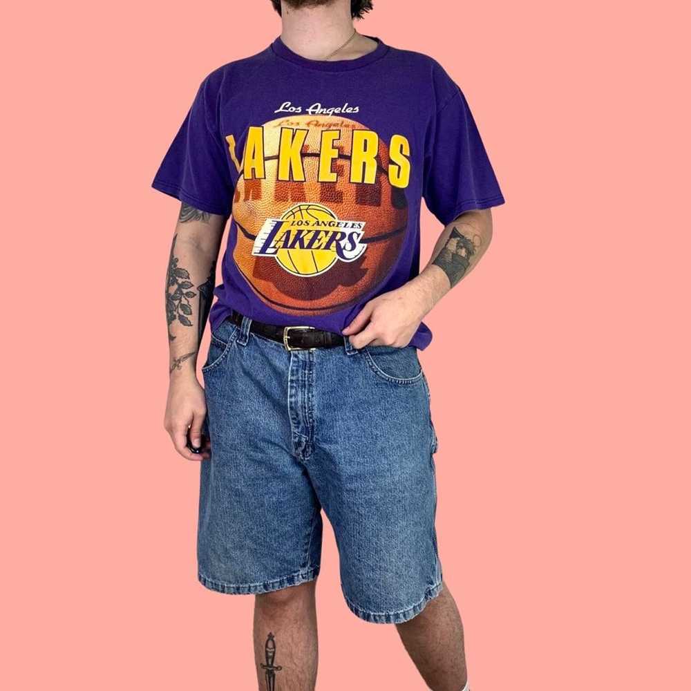 Vintage 90s Los Angeles Lakers Graphic T-shirt - image 1