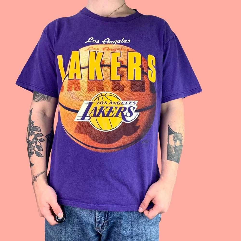 Vintage 90s Los Angeles Lakers Graphic T-shirt - image 2