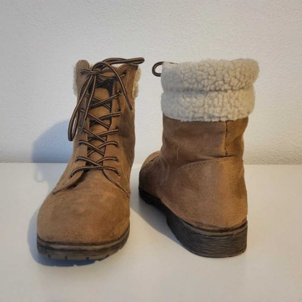 Short suede boots with sherpa - image 3