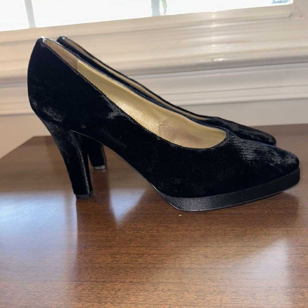 Yves Saint Laurent Suede Heels, Size 7.5 - image 5