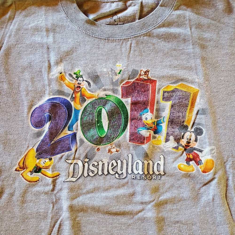 Vintage 2011 DISNEYLAND RESORT T-Shirt Gray Adult… - image 3