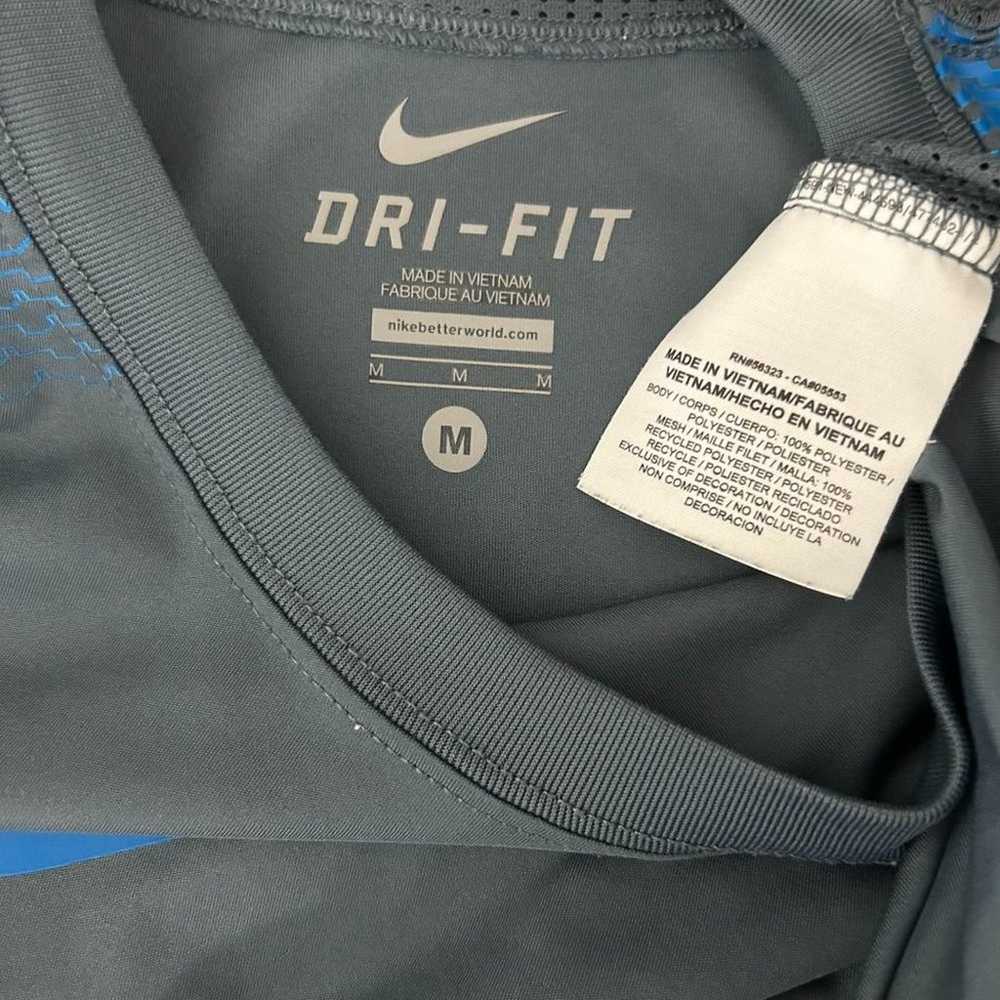 NWOT Grey Men's Nike DriFit Athletic Tee Shirt (M… - image 5
