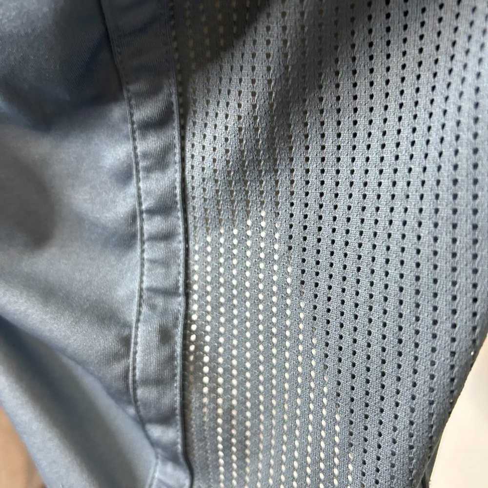 NWOT Grey Men's Nike DriFit Athletic Tee Shirt (M… - image 6