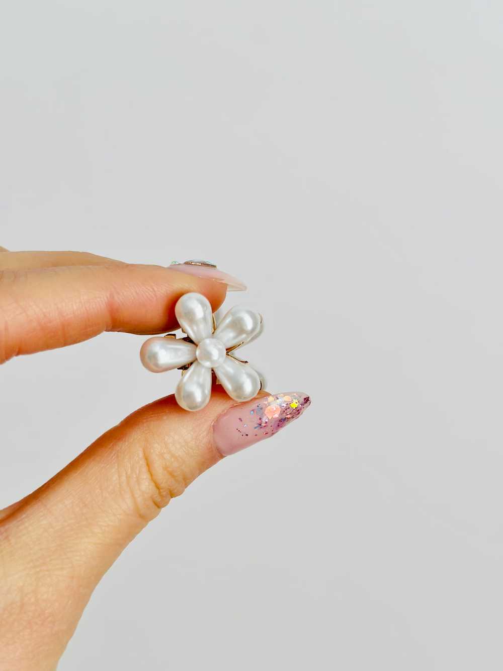 Mini flower shaped hair claws - image 2