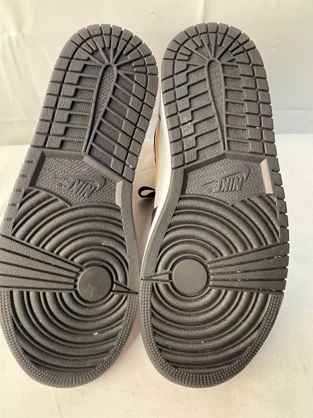 Black/White/Gold Air Jordans 554724-177 Size 9 - image 3