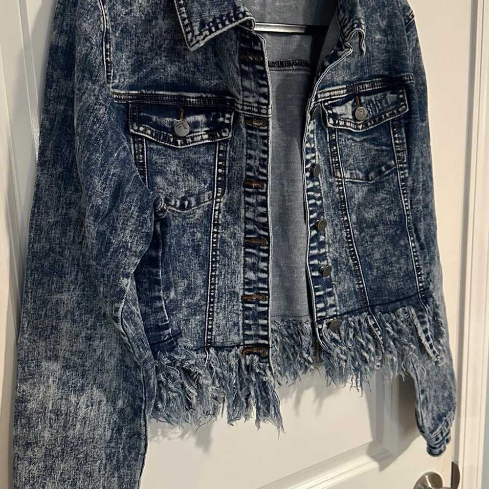 Stonewashed denim fringe jacket size 2XL - image 3