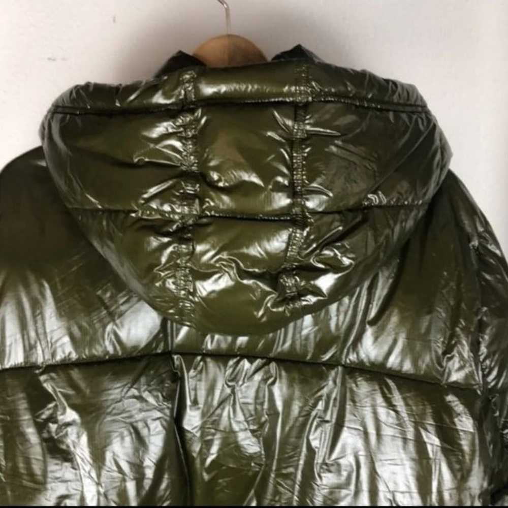GAP Upcycled Cropped Midweight Puffer Jacket - image 10