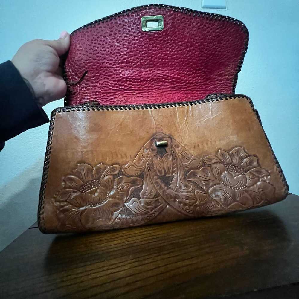 Vintage tooled leather clutch - image 4