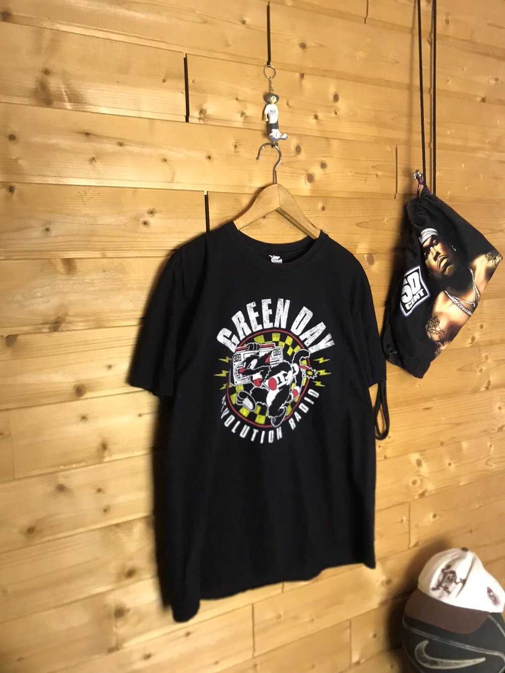 Band Tees × Rock T Shirt Green Day 2017 revolutio… - image 1