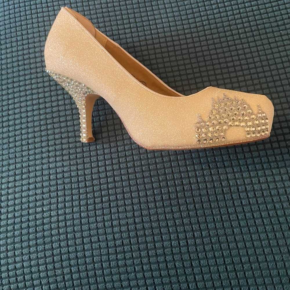heels - image 3