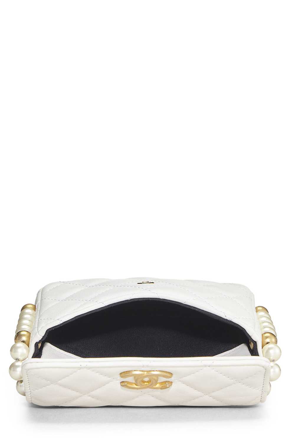 White Calfskin About Pearls Card Holder With Chain - image 6