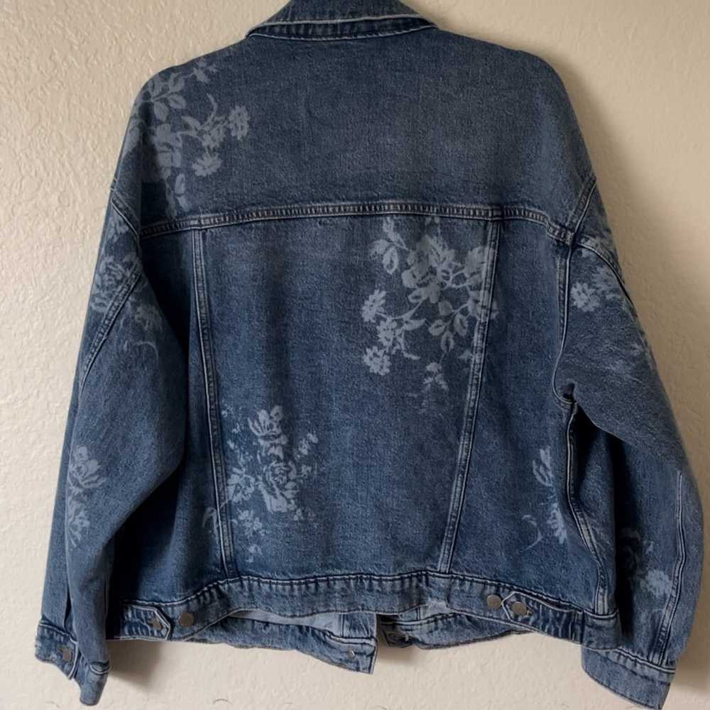 Flower print oversized jean jacket - image 2