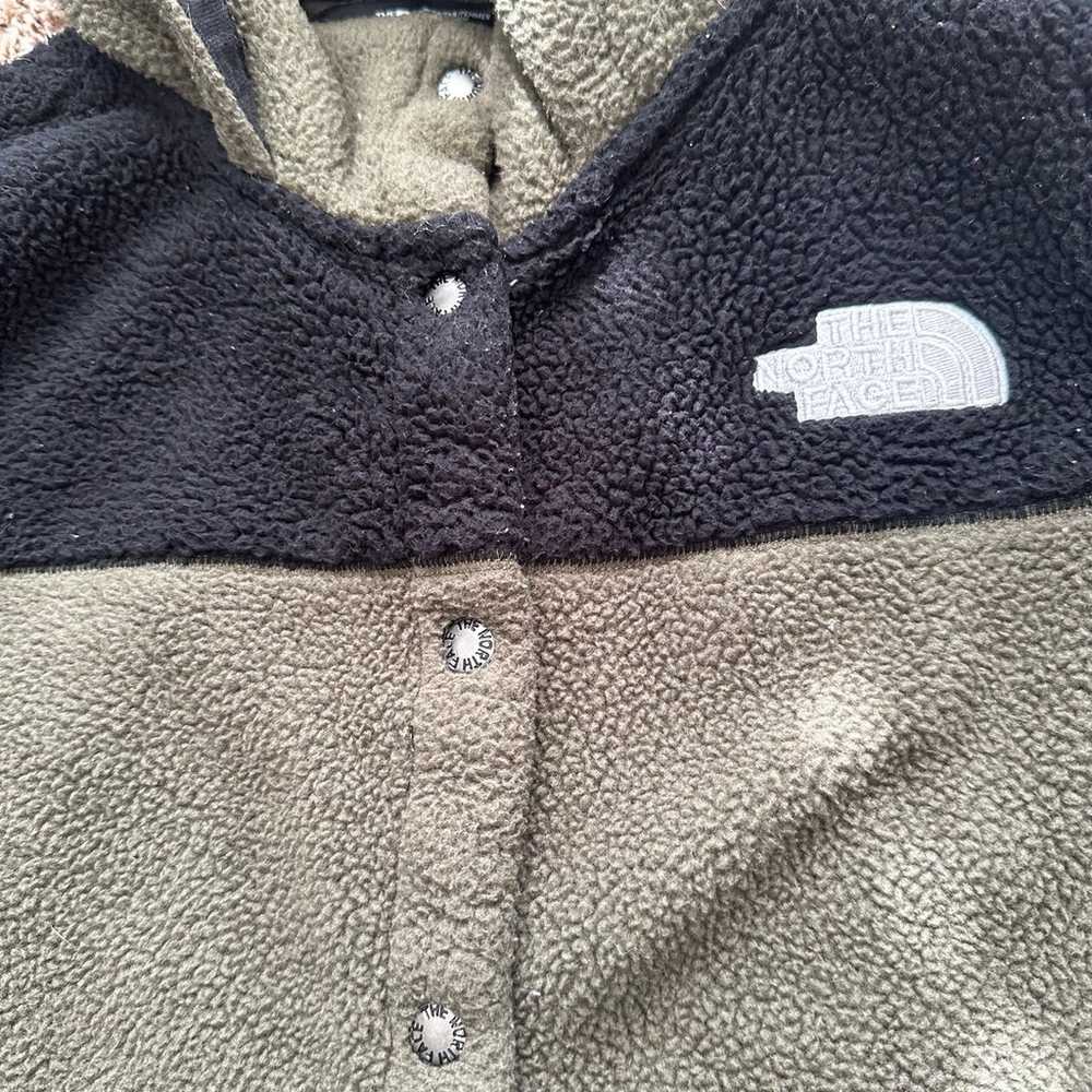 The North Face Green Gemma Fleece Snap Button Hoo… - image 7