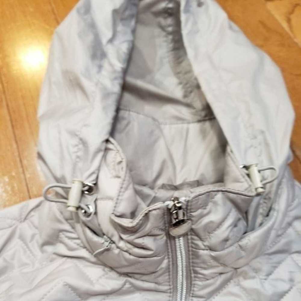 Laundry Silver Quilted Fitted Jacket w/Hood Medium - image 5