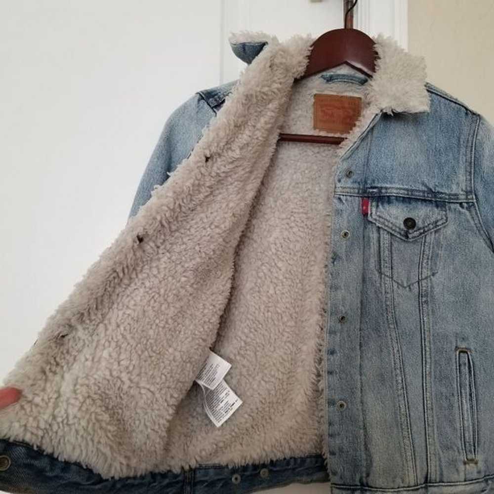 Levi’s Warm faux Sherpa Light Wash Denim Jacket - image 5