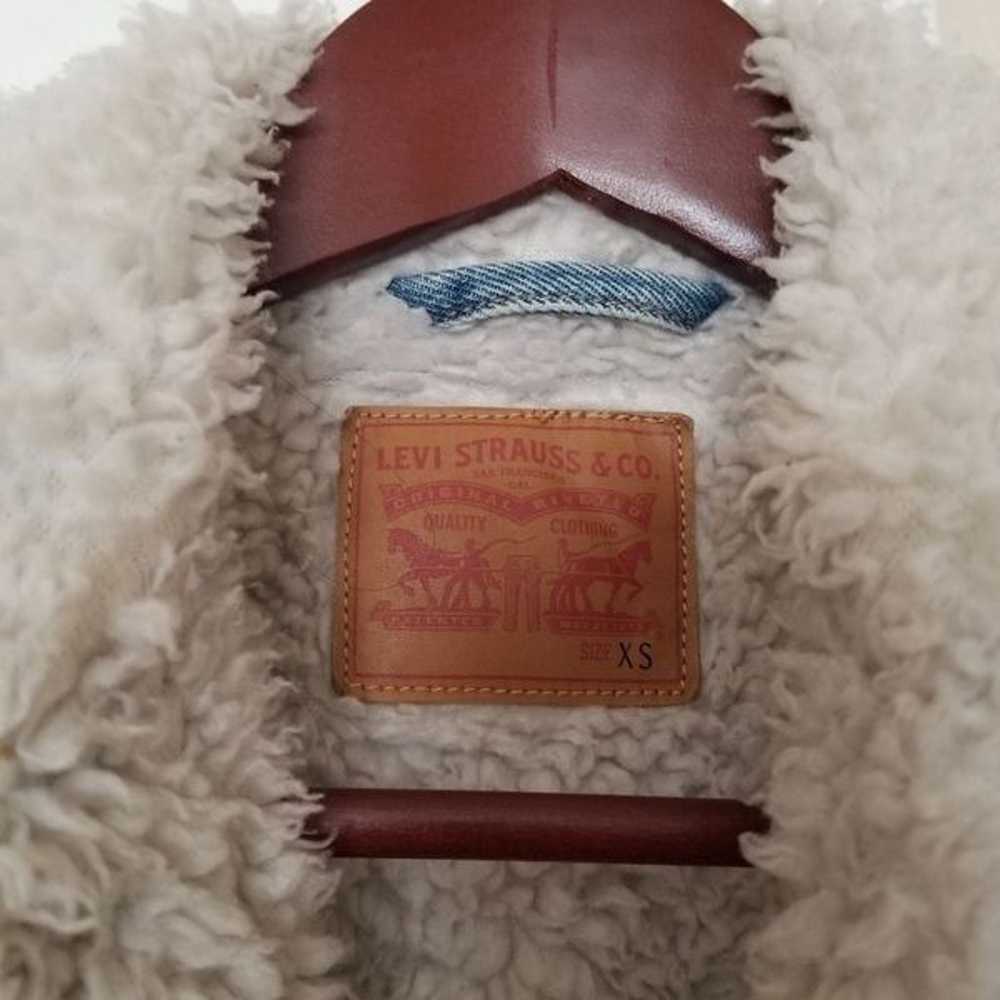 Levi’s Warm faux Sherpa Light Wash Denim Jacket - image 7