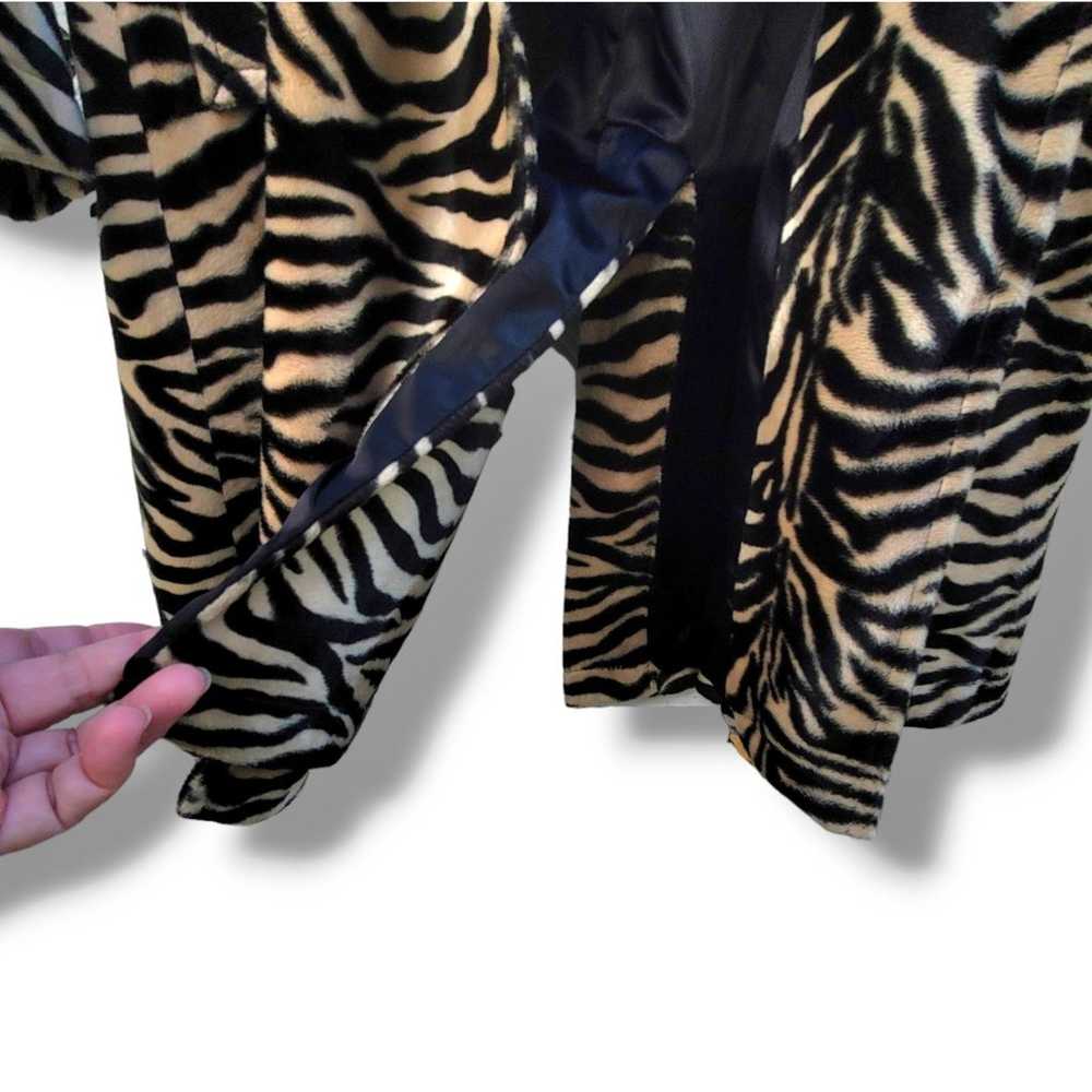 Vintage Betsey Johnson Y2k Zebra Faux Fur Coat Si… - image 4