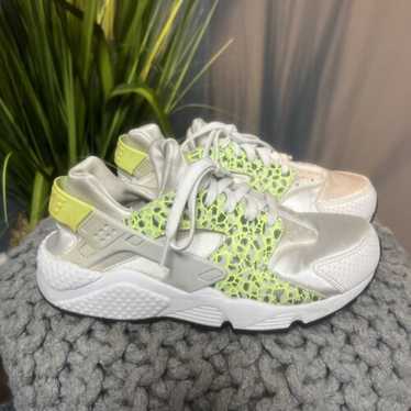 Nike Air Hurache Run Women’s Size 8.5 Sneakers - image 1