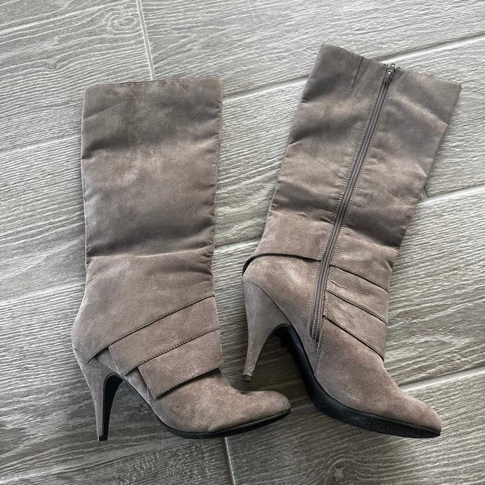 Grey fergie Boots size 9 - image 4