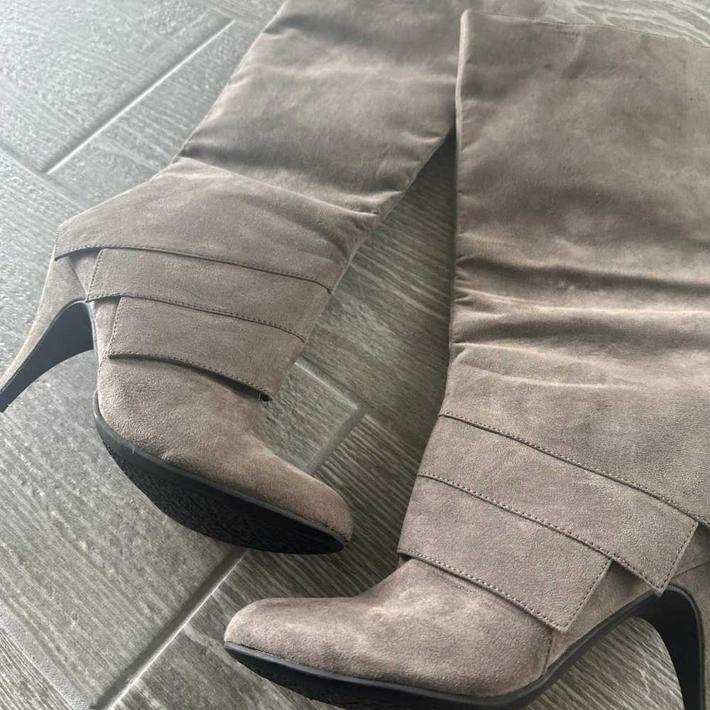 Grey fergie Boots size 9 - image 5
