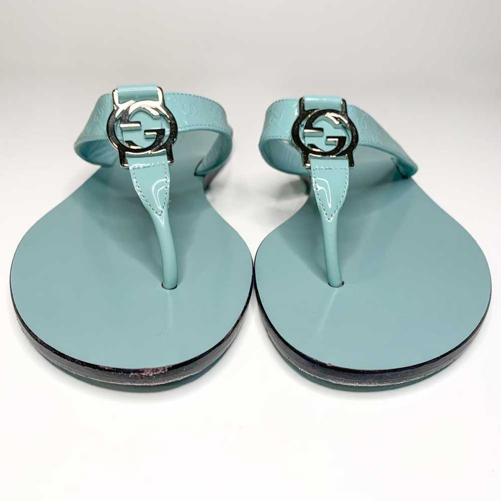 Gucci Double G patent leather sandal - image 3