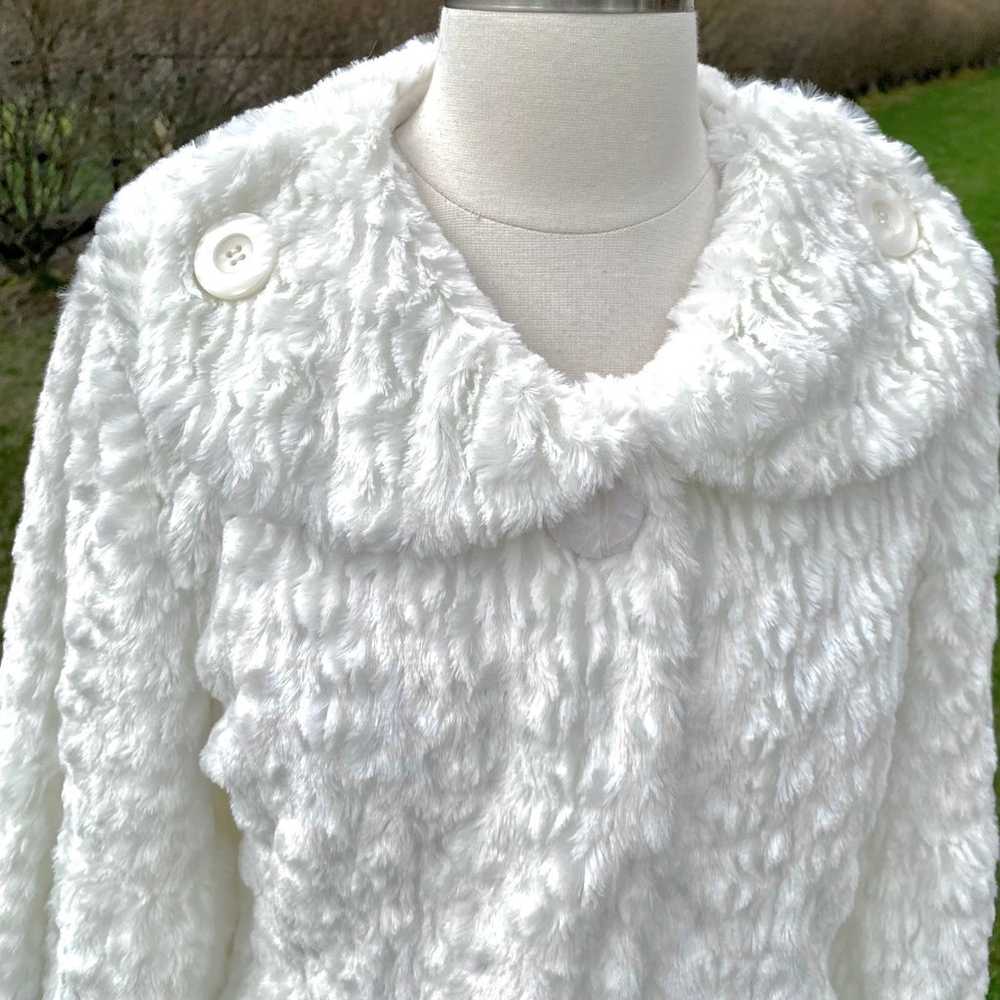 Pyramid Collection White Faux Fur jacket bell sle… - image 7