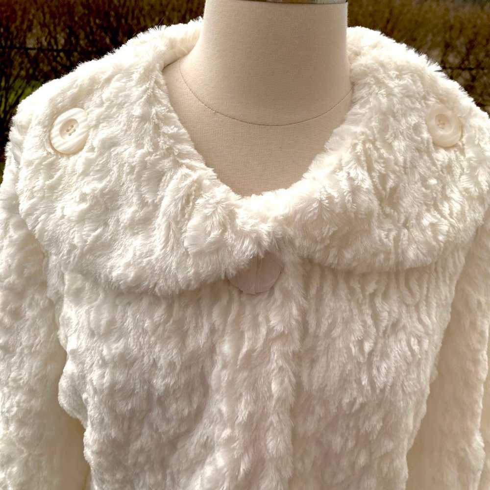 Pyramid Collection White Faux Fur jacket bell sle… - image 8