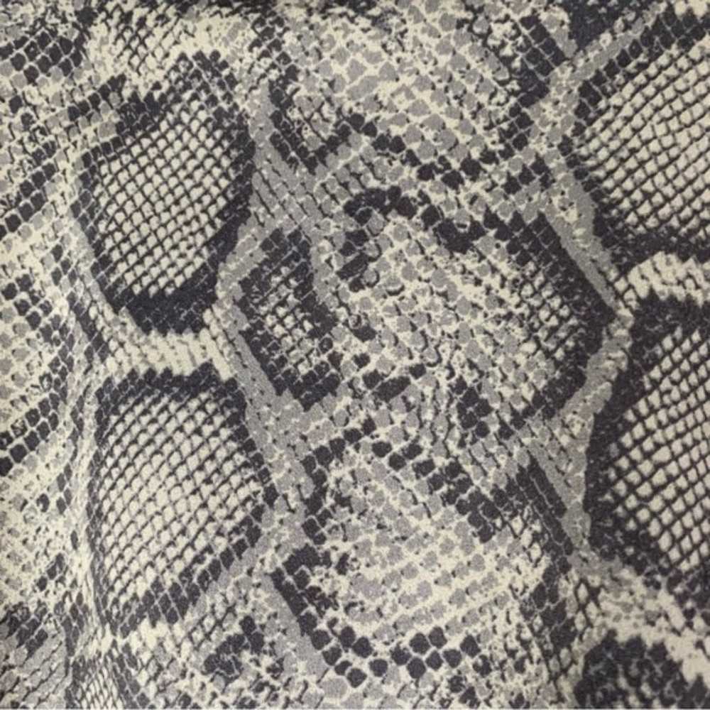Few Moda New York Gray Snake Print Trench Coat Si… - image 11