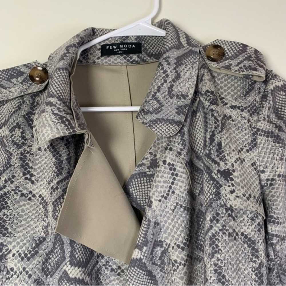 Few Moda New York Gray Snake Print Trench Coat Si… - image 5