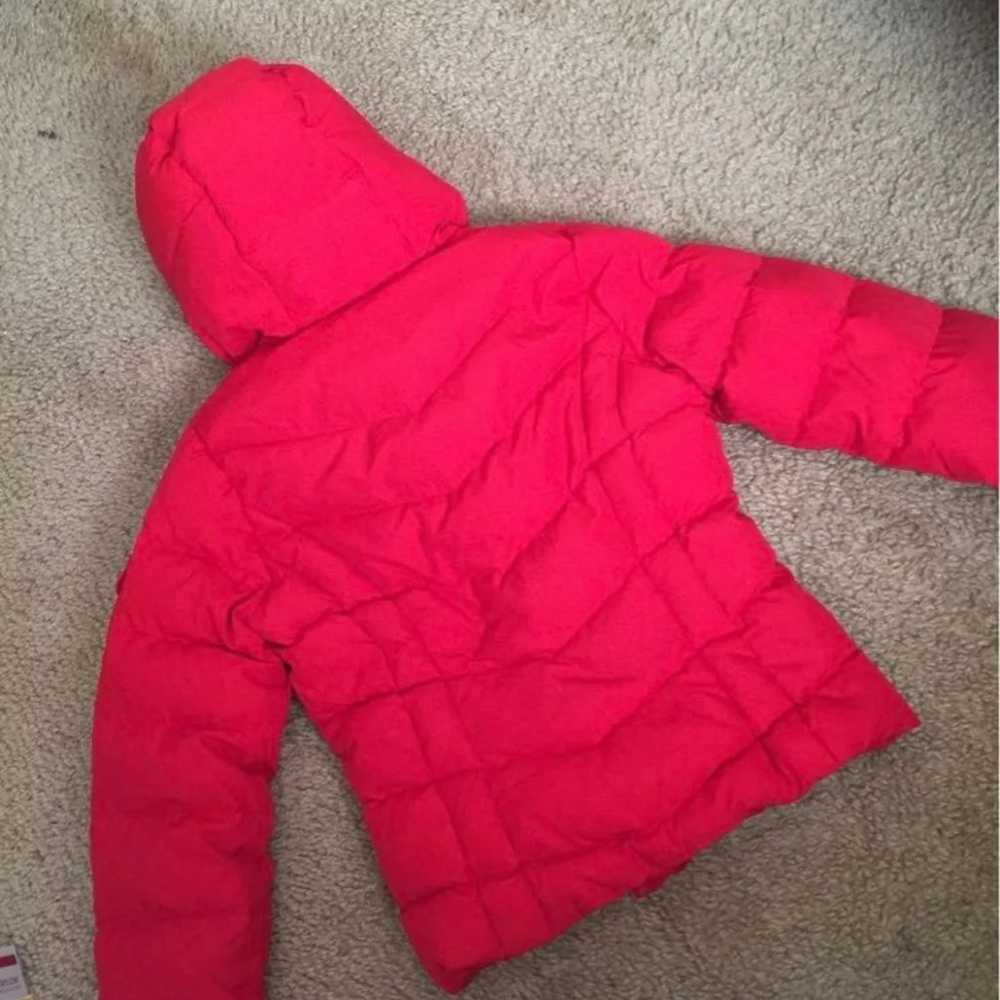 red puffer jacket - image 3