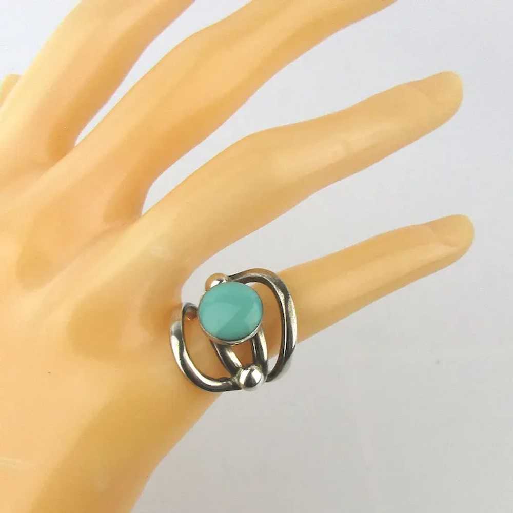 Sterling Silver Ring Hugs Around Turquoise Stone - image 3