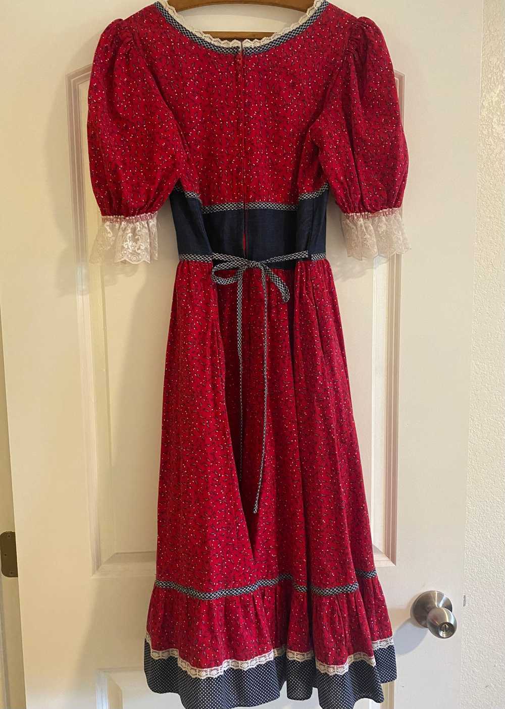 1970s Gunne Sax Red Calico Corset Dress size 11 - image 11