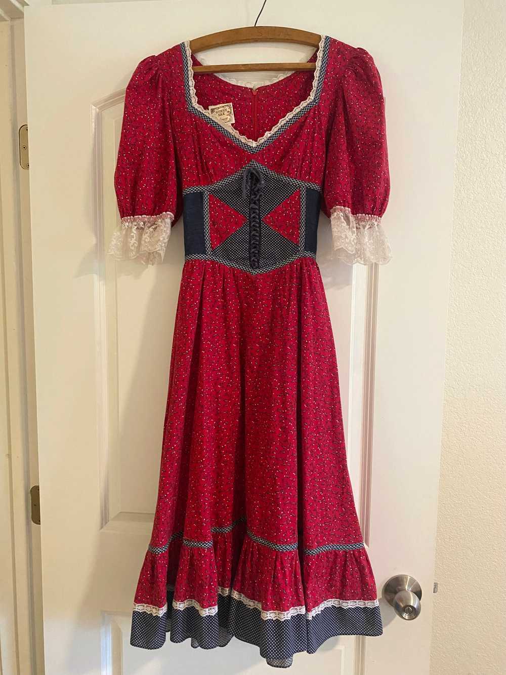 1970s Gunne Sax Red Calico Corset Dress size 11 - image 7