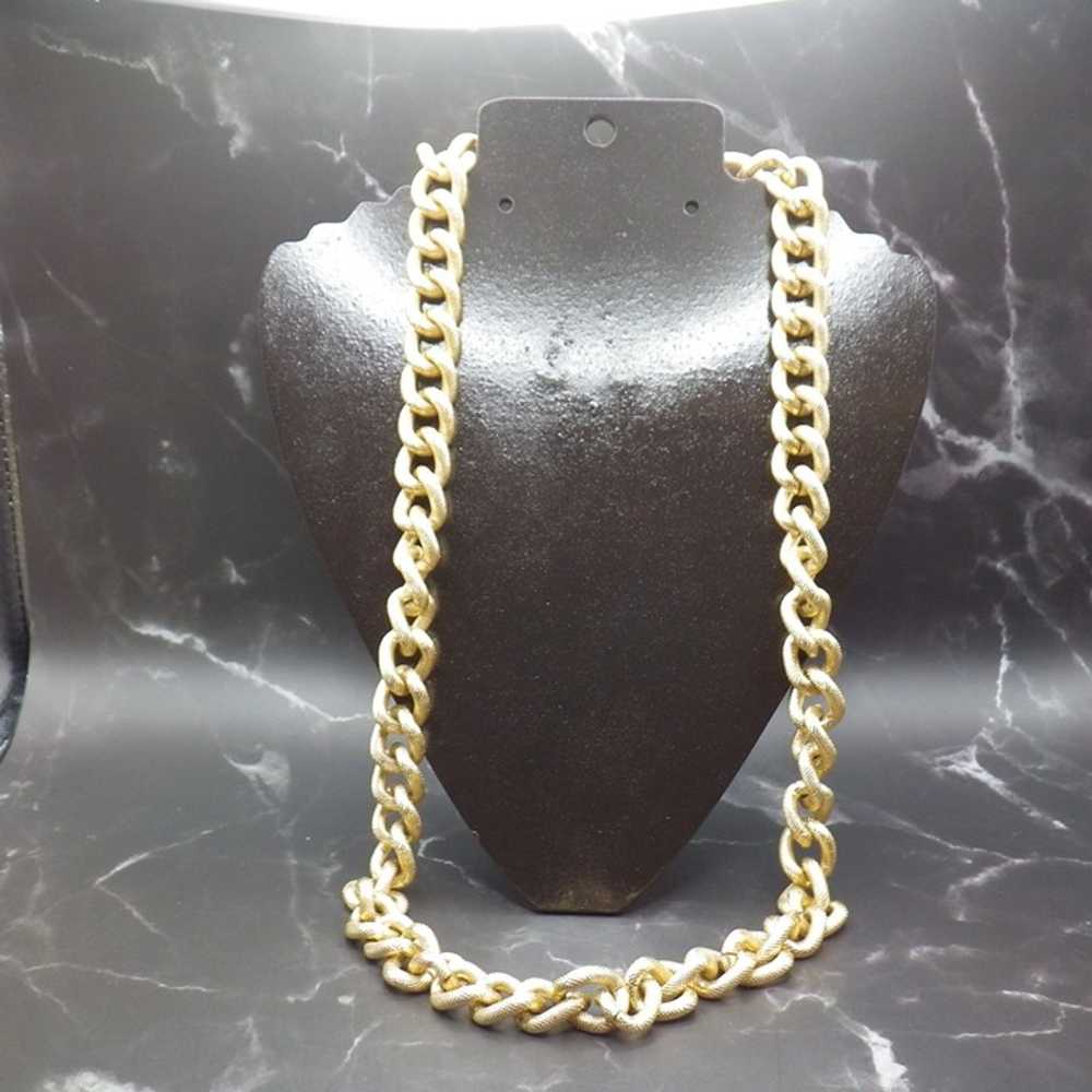 Avon Chain Link Necklace Lightweight Textured Lon… - image 8