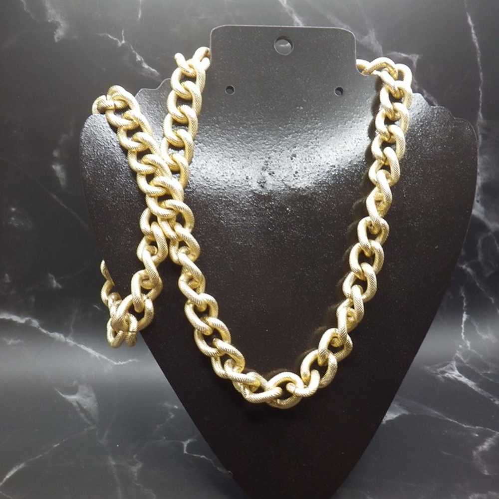 Avon Chain Link Necklace Lightweight Textured Lon… - image 9