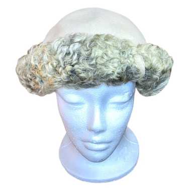 Vintage fur trimmed cap hat beige and gray with Sc