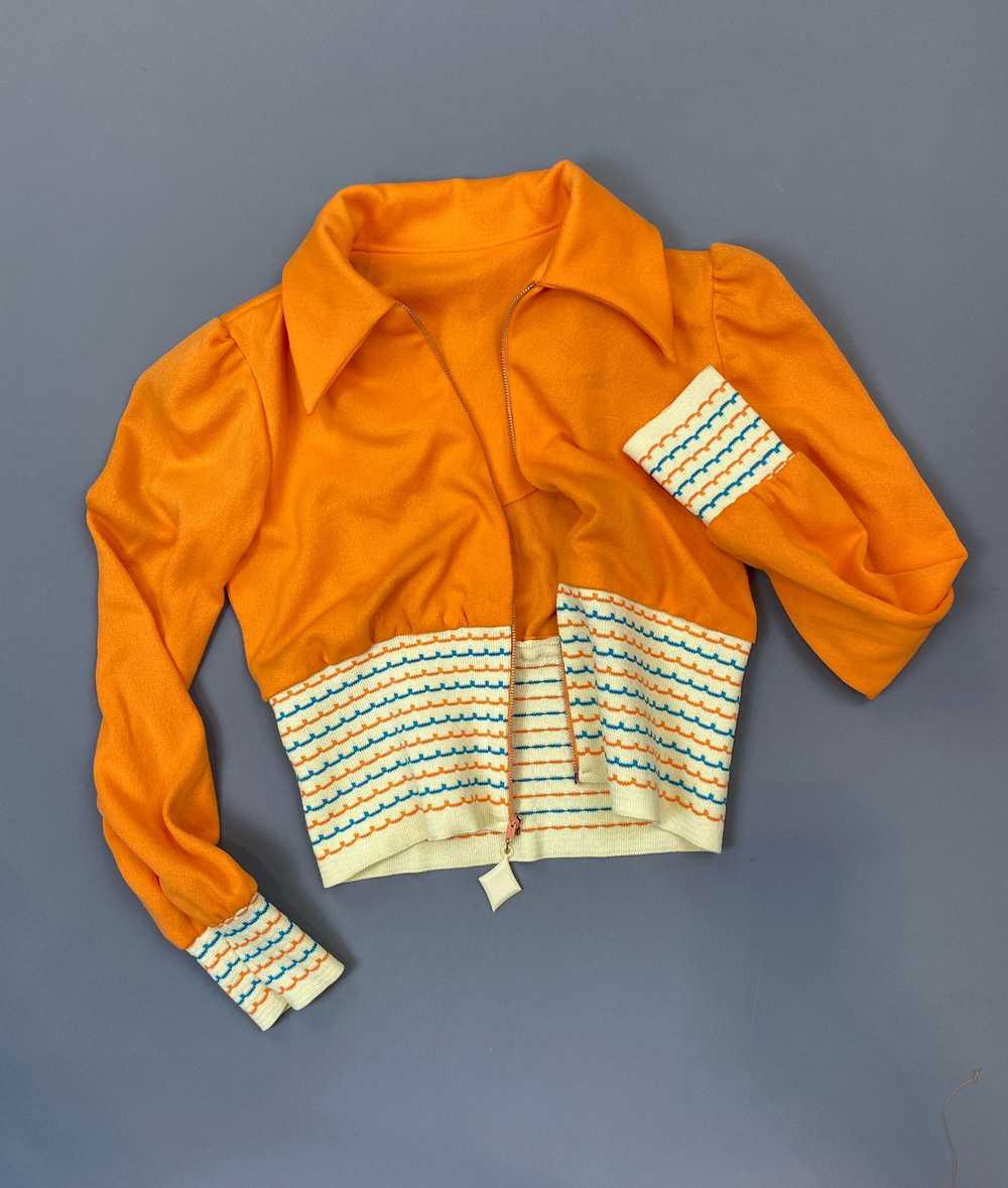 AMAZING! 1970S CROPPED SORBET STRIPED COLLARED TOP - image 9