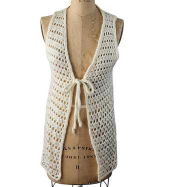 Vintage 1970s white crocheted vest with front tie… - image 1